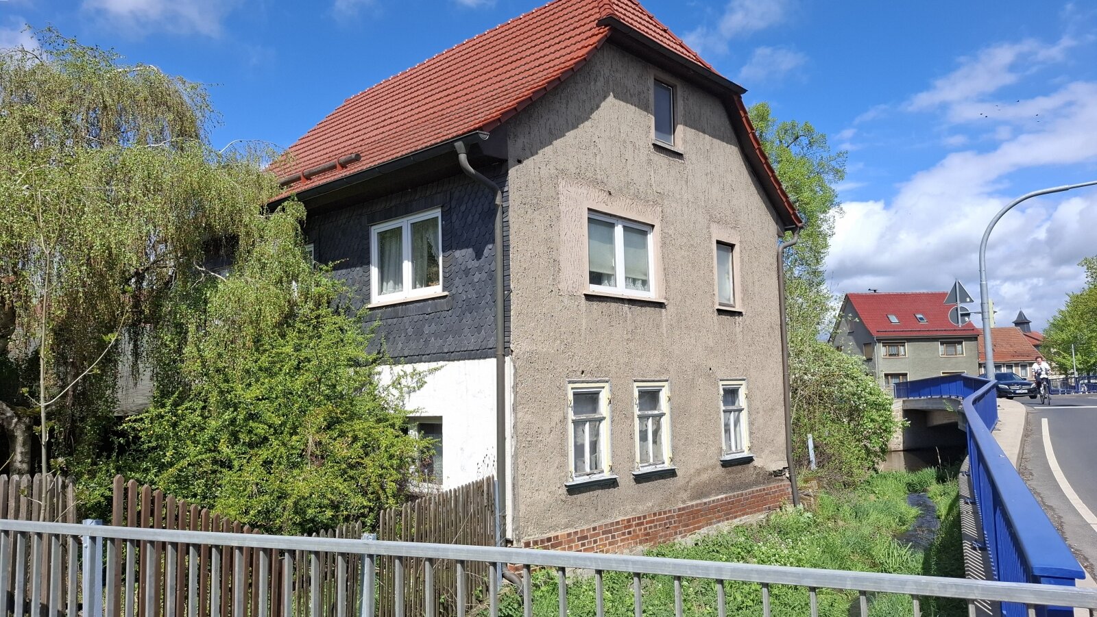 kleines stark sanierungsbedürftiges Haus mit dazugehörigen Landwirtshcaftsflächen kleines stark sanierungsbedürftiges Haus mit dazugehörigen Landwirtshcaftsflächen